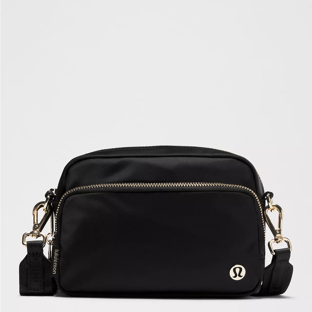 Lululemon Everywhere Crossbody Bag - 2L - Black/Gold